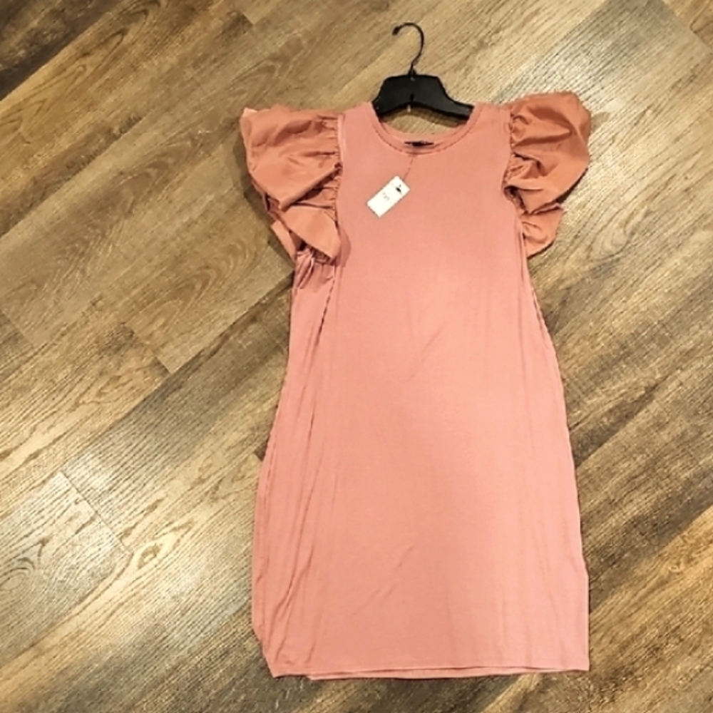 Elegant Pink Dress with Ruffle Sleeves